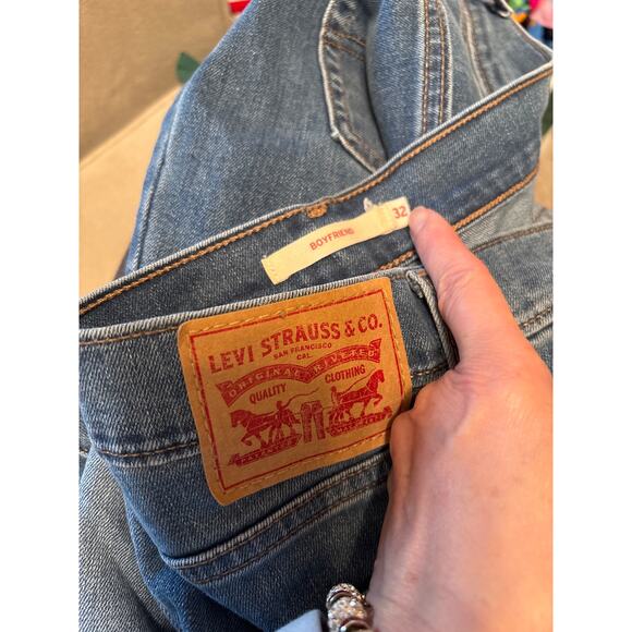 Levi Strauss Boyfriend Straight Leg Cropped Jeans Size 32 - Picture 2 of 14